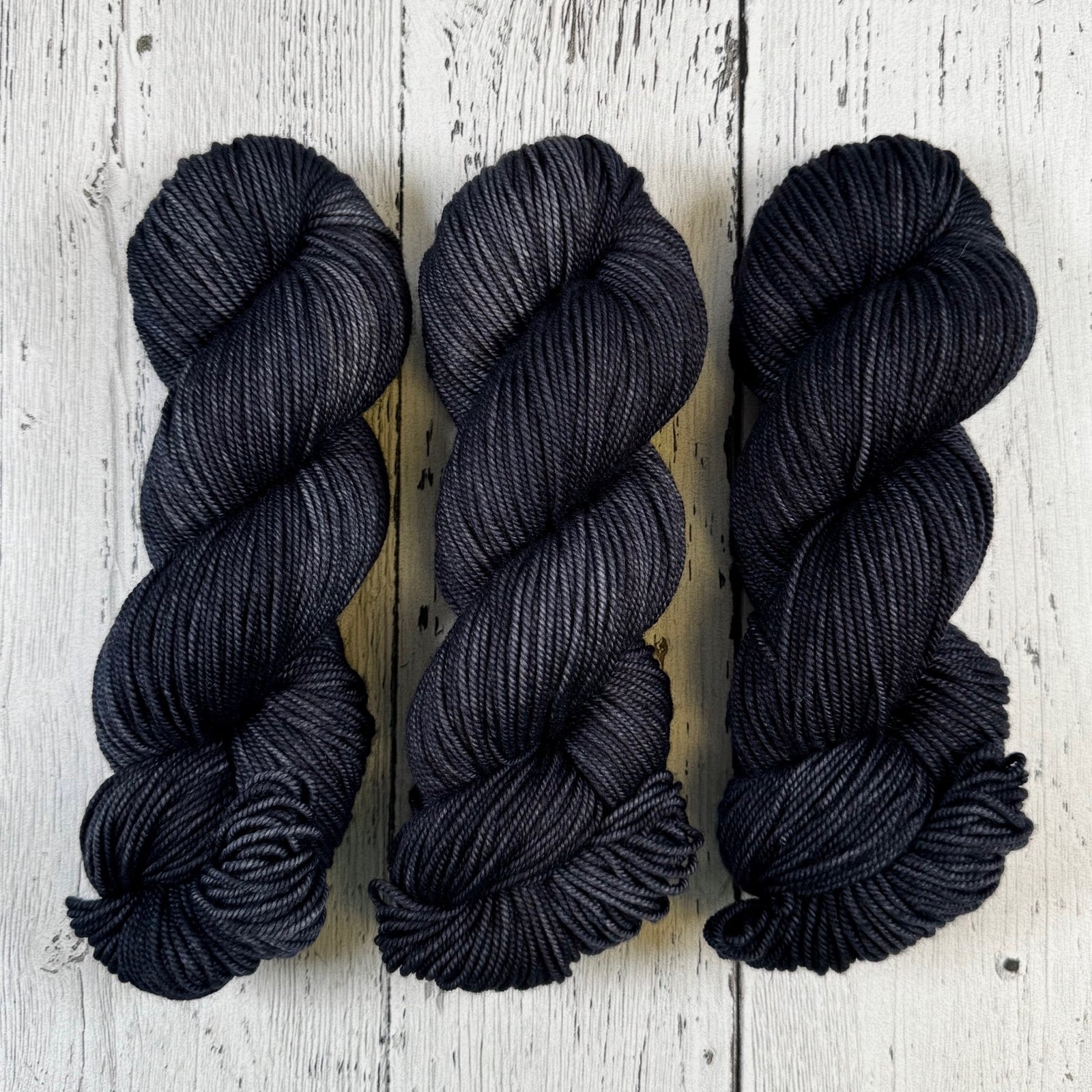 Le Chat Noir - Merino DK / Light Worsted - Dyed Stock