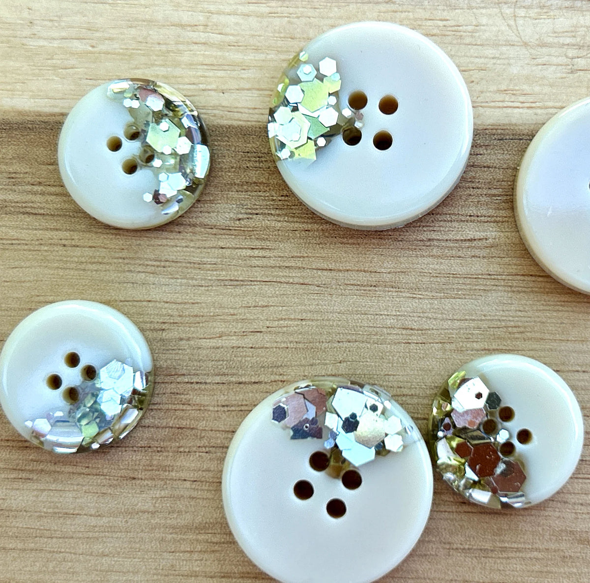 Demi Bougie Buttons - Ivory and Silver Metallic