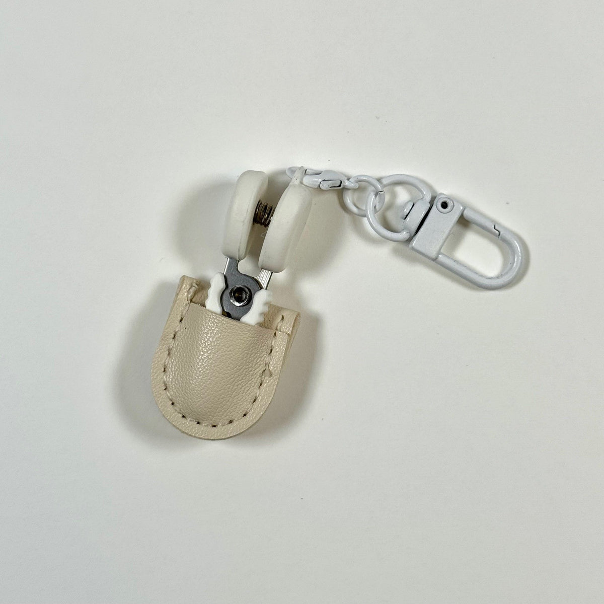 Snips with small pouch (assorted colours)