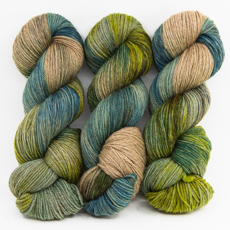 Moraine Lake-Lascaux Worsted - Dyed Stock
